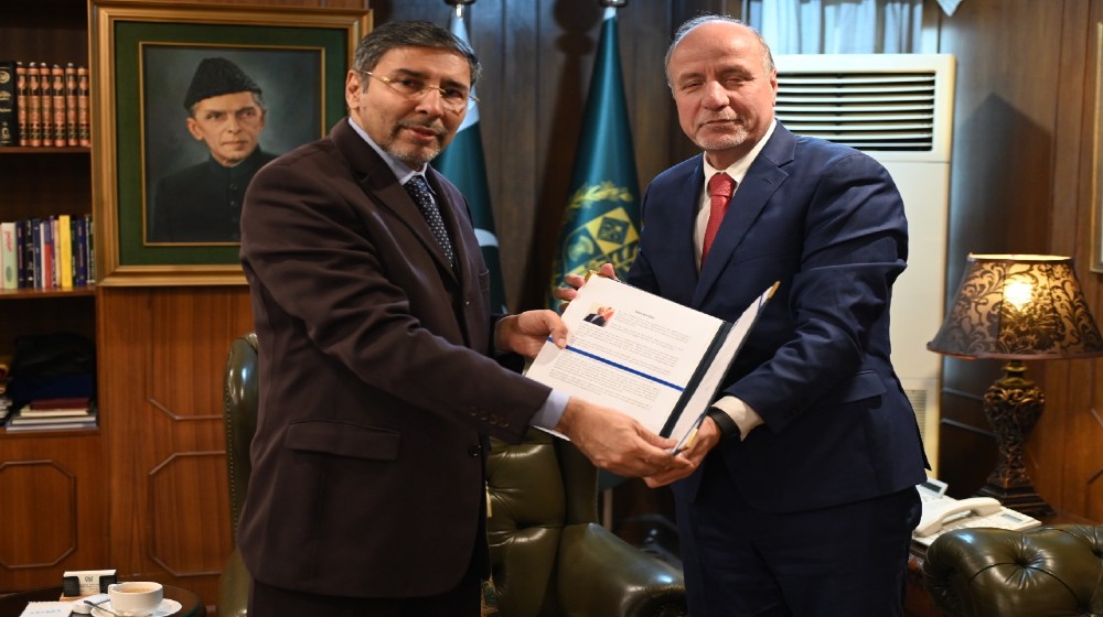 Dr. Luay Shabaneh presenting his credentials