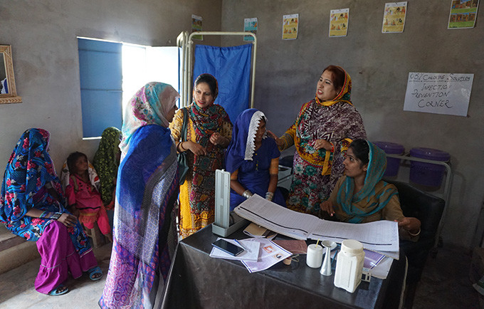 Midwives attend to clients in Sindh Province. Midwifery training programmes are empowering women and saving lives. © UNFPA Pakistan